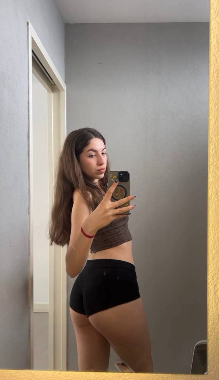 Amber in her underwear in Puducherry