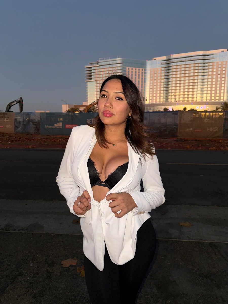 Take a pause and enjoy Ali Cruz — streaming from Puducherry