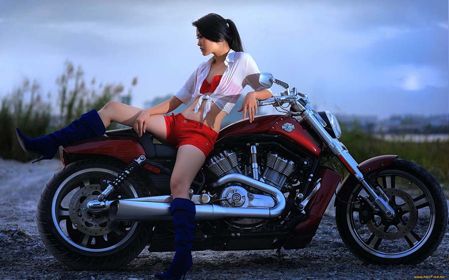 Beautiful girls and motorcycles in Puducherry
