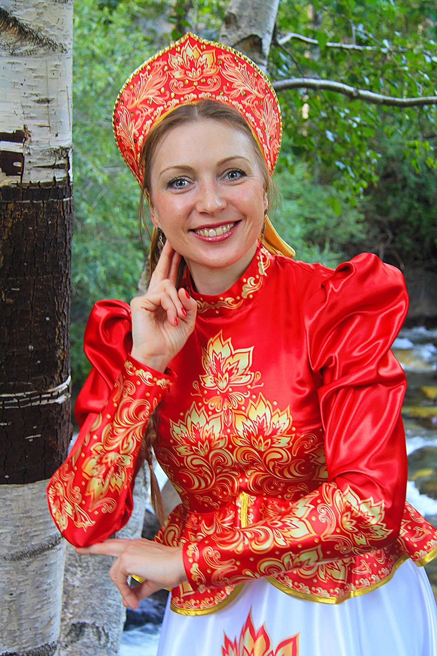 Women in Slavic costumes in Puducherry