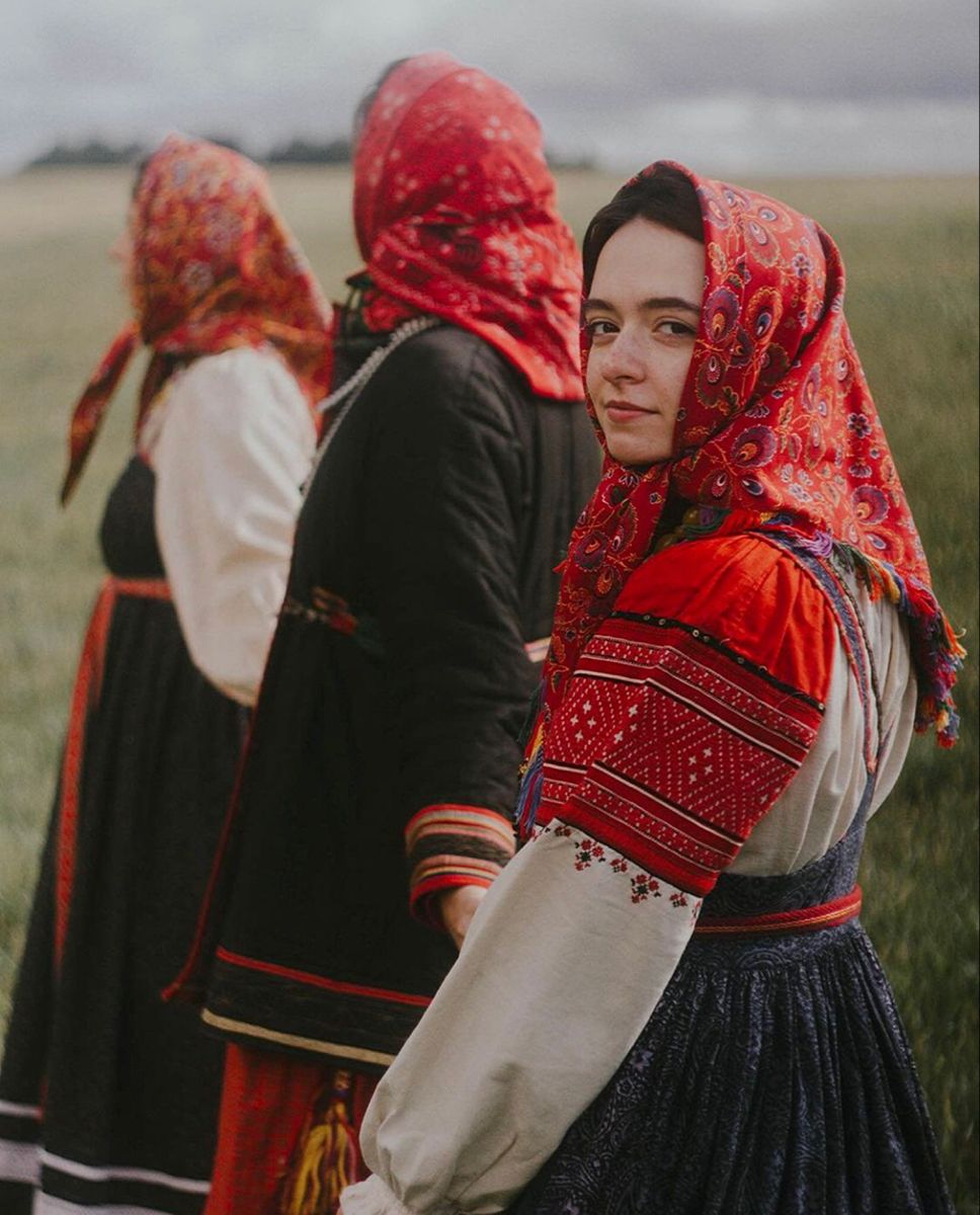 Women in Slavic costumes in Puducherry