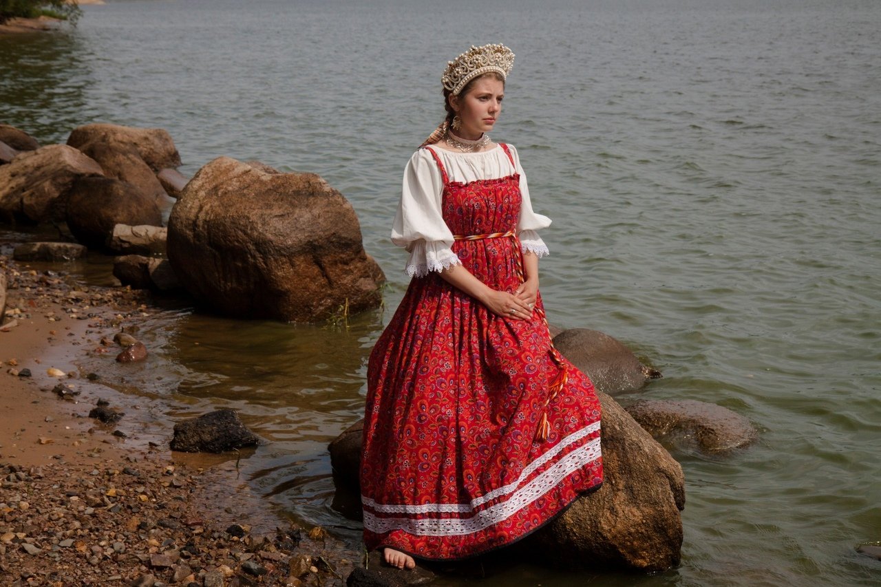 Women in Slavic costumes in Puducherry