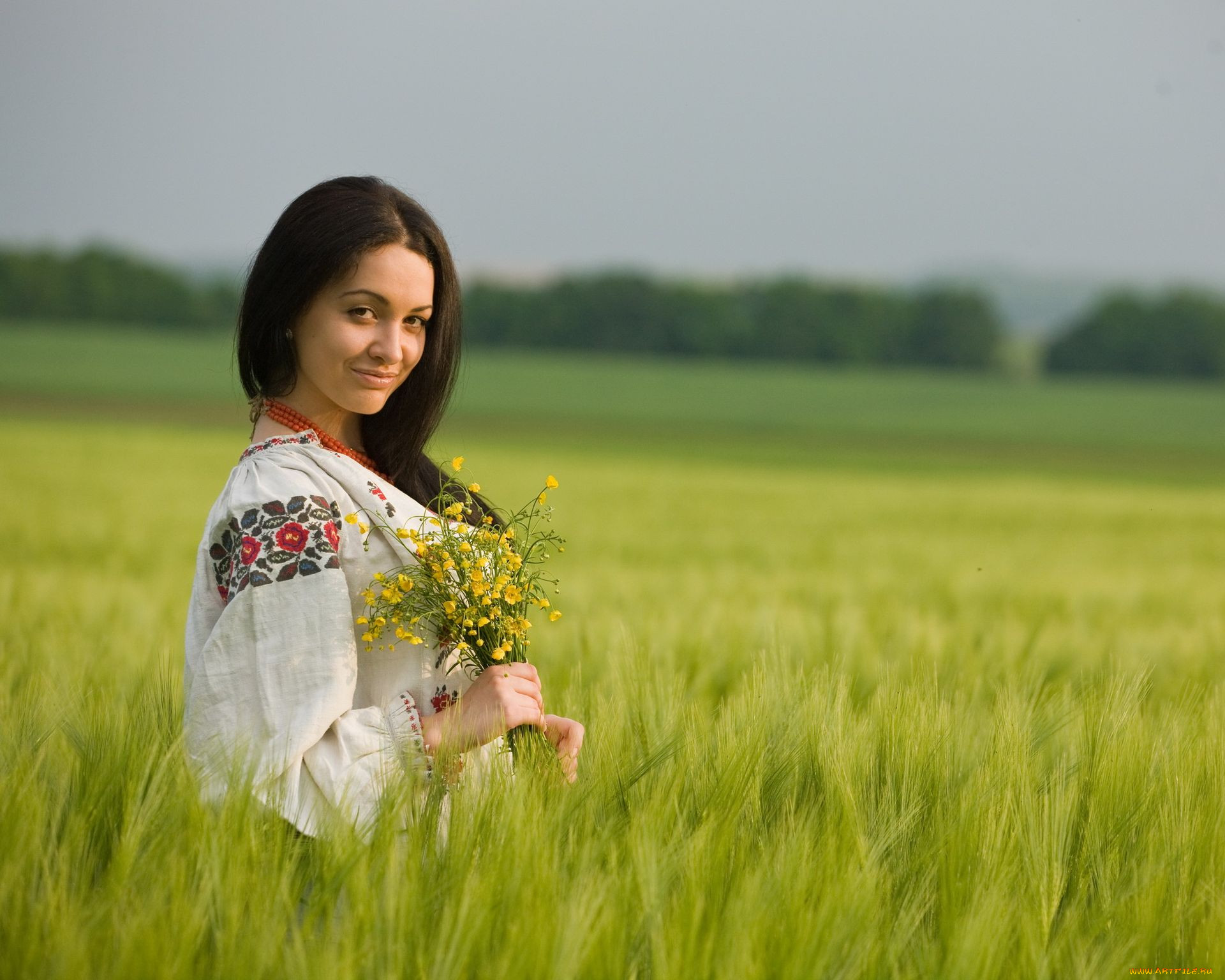 Women in Slavic costumes in Puducherry