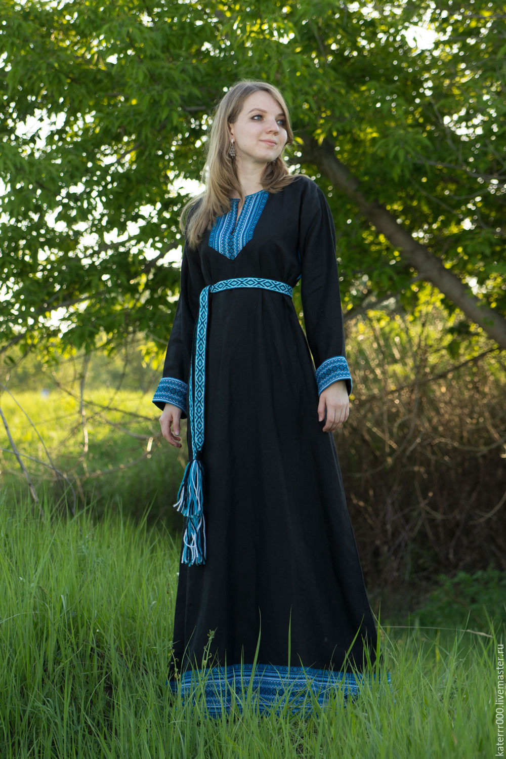 Women in Slavic costumes in Puducherry