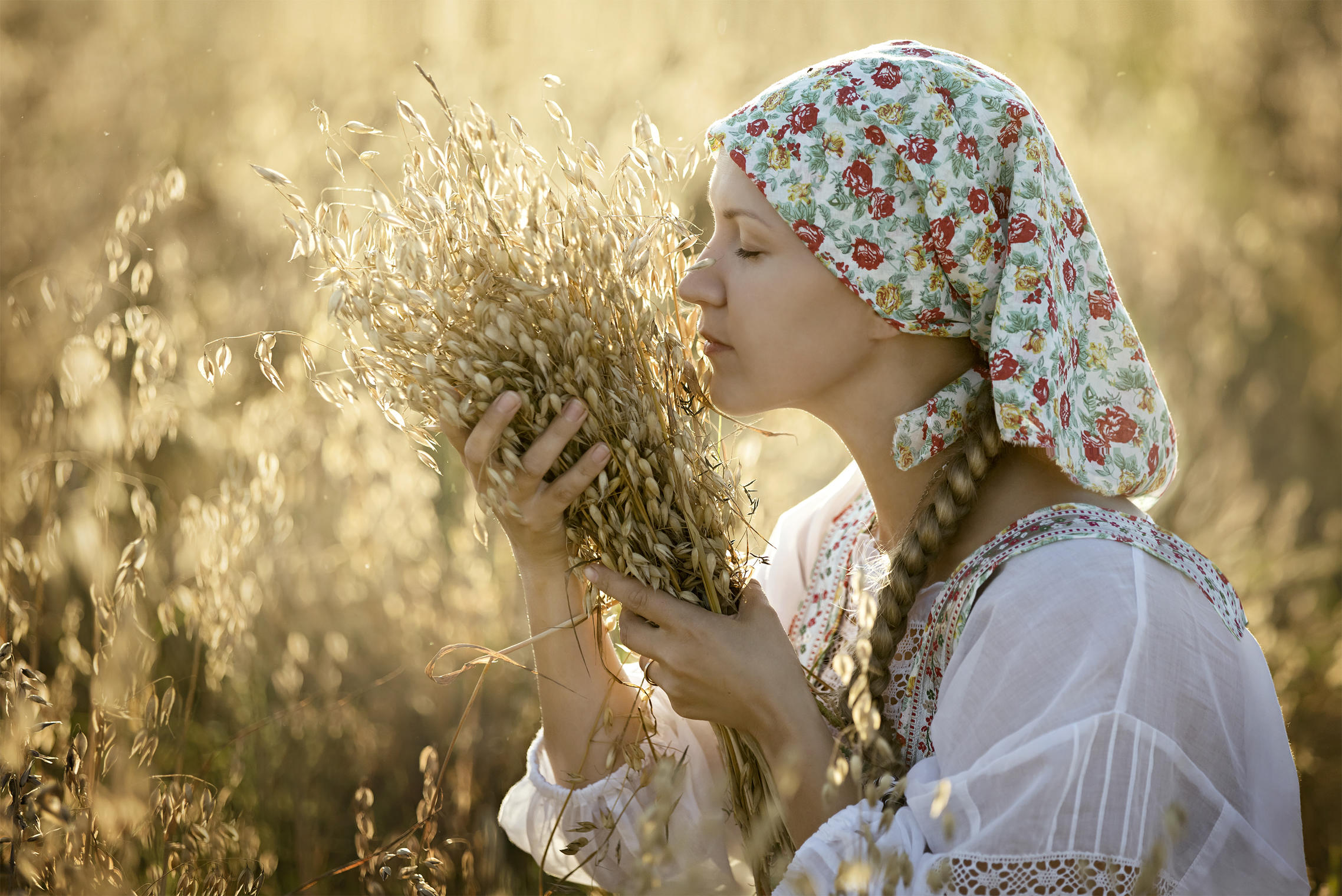 Photo Women in Slavic costumes in Puducherry
