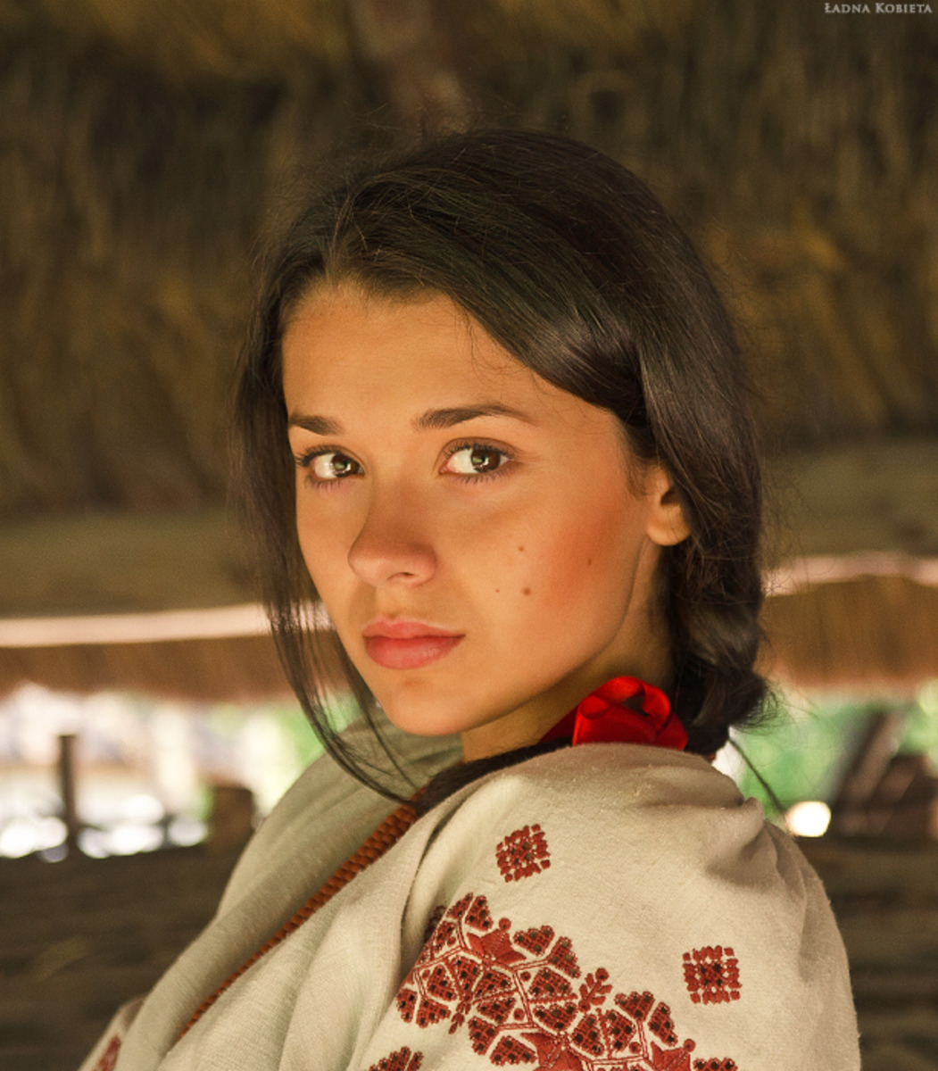 Girls in Slavic costumes in Puducherry