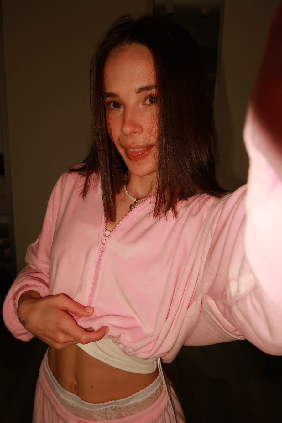 Tina brings the glow — live moments in Puducherry